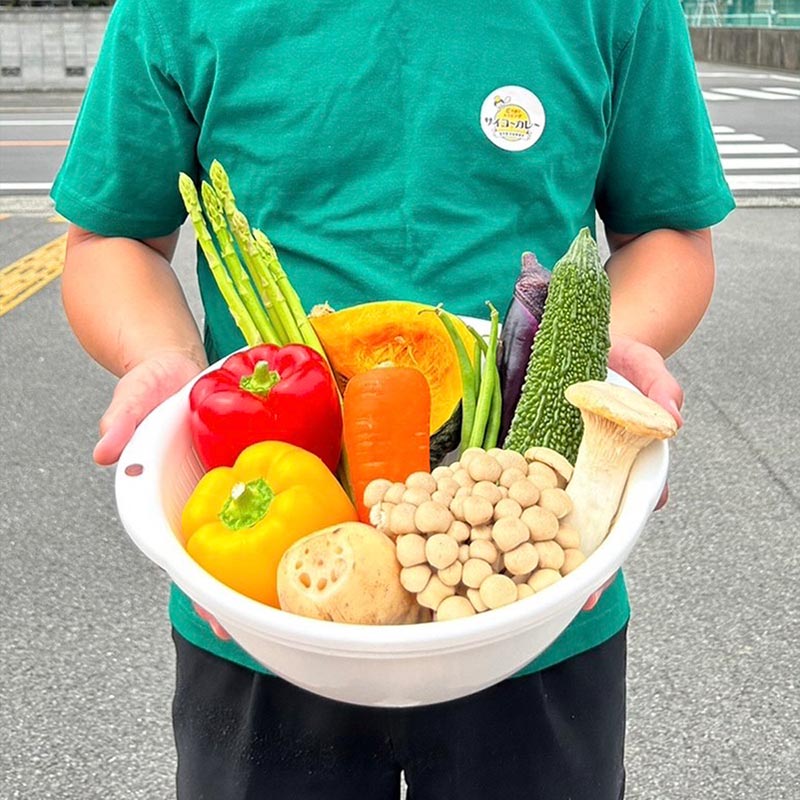 カラフルで鮮やかな野菜の盛り合わせが特徴